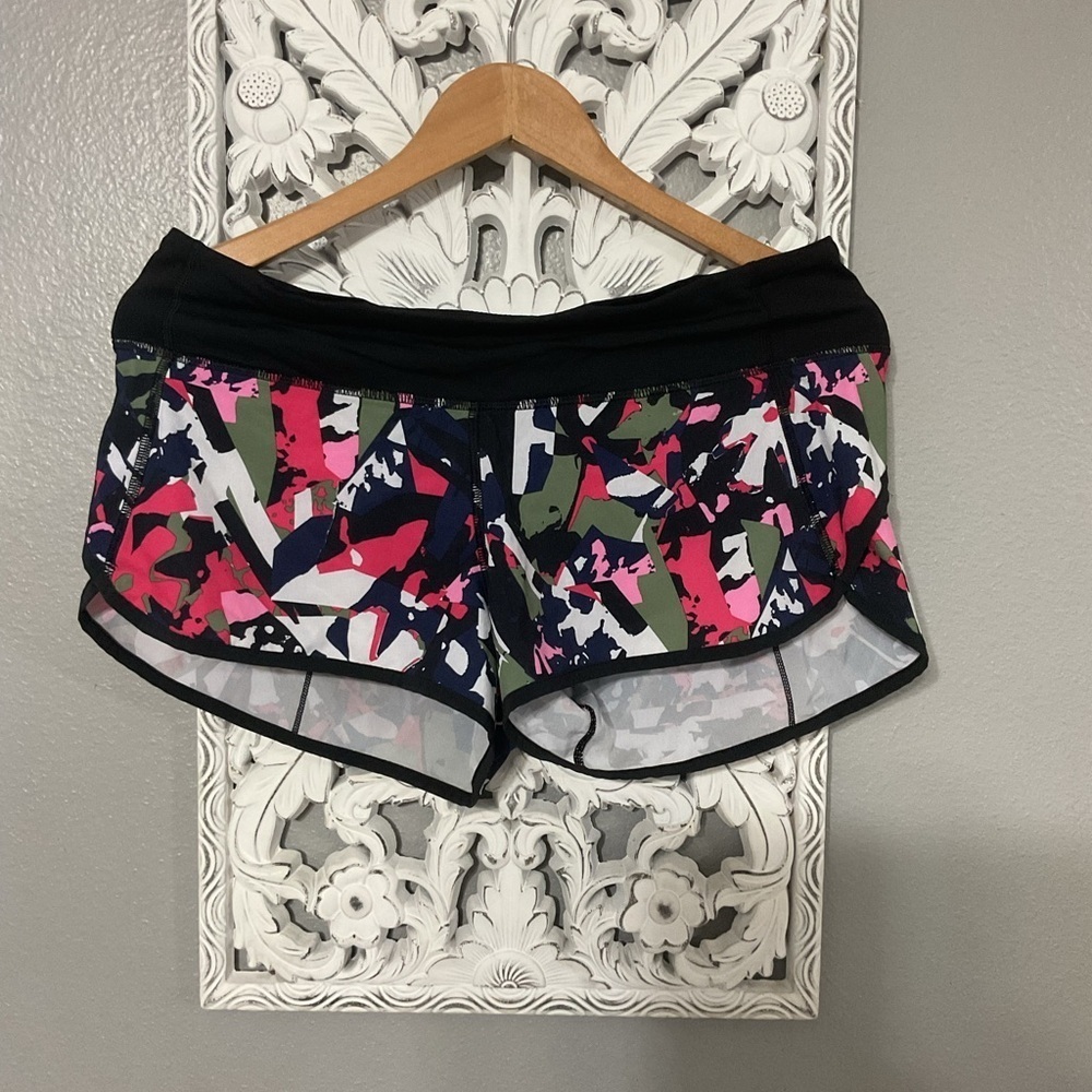 Lululemon hotty hot shorts multi color size 8 B70